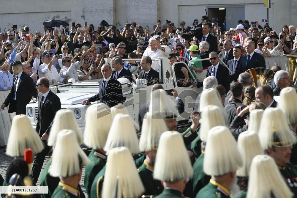Pope Francis Weekly General Audience - Vatican