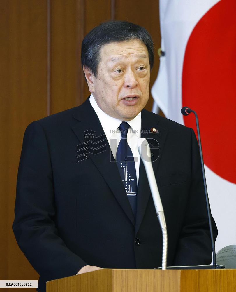 U.S. defense chief in Tokyo