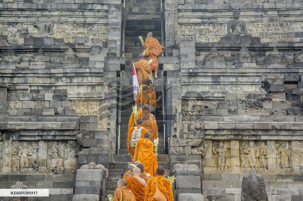 INDONESIA-MAGELANG-BOROBUDUR TEMPLE-BUDDHIST MONK-VESAK DAY