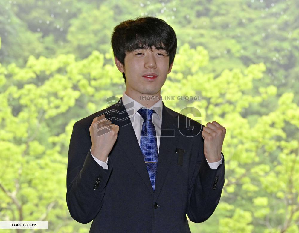 Fujii joins Habu as only player in shogi history with 7 titles