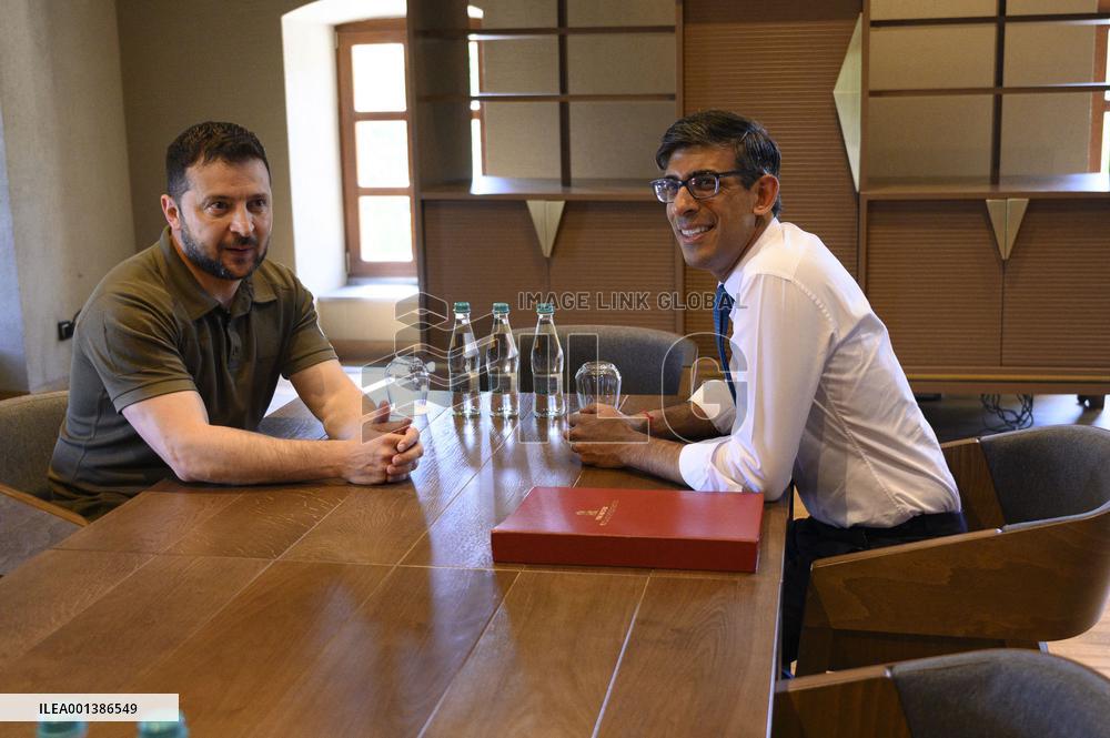 Zelensky Attends EPC Summit - Moldova