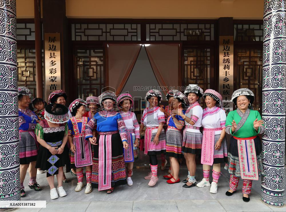 CHINA-YUNNAN-MIAO EMBROIDERY-INDUSTRY (CN)