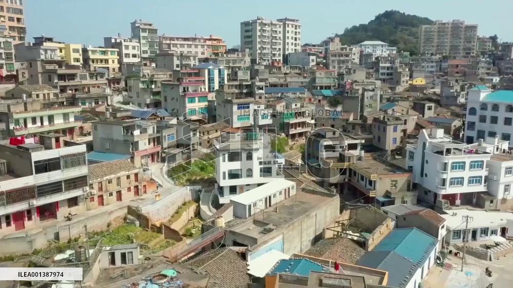 Overseas returnee runs homestay in E China fishing village