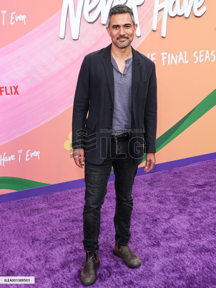 Never Have I Ever Season 4 - The Final Season Premiere - LA