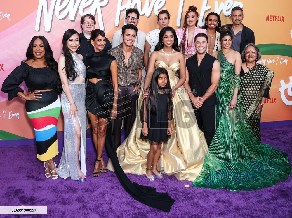 Never Have I Ever Season 4 - The Final Season Premiere - LA