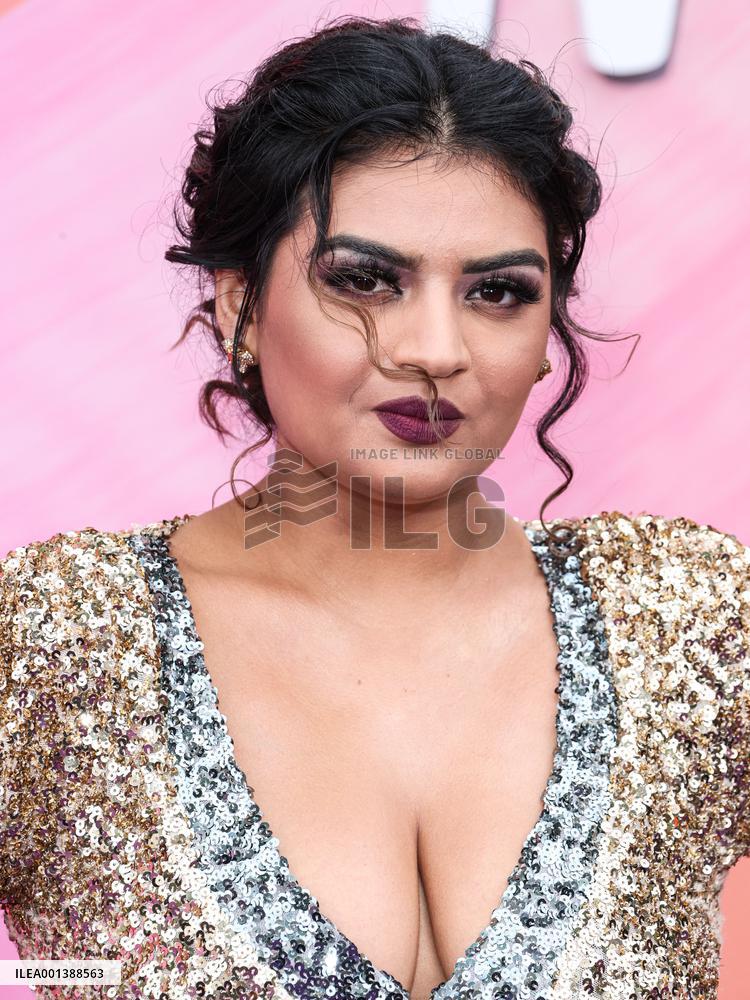 Never Have I Ever Season 4 - The Final Season Premiere - LA