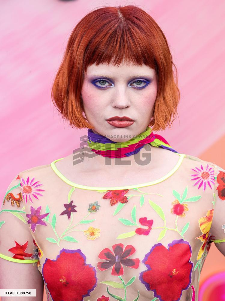 Never Have I Ever Season 4 - The Final Season Premiere - LA