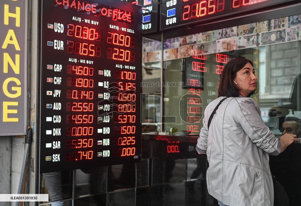 TÜRKIYE-ISTANBUL-ELECTION-TURKISH LIRA