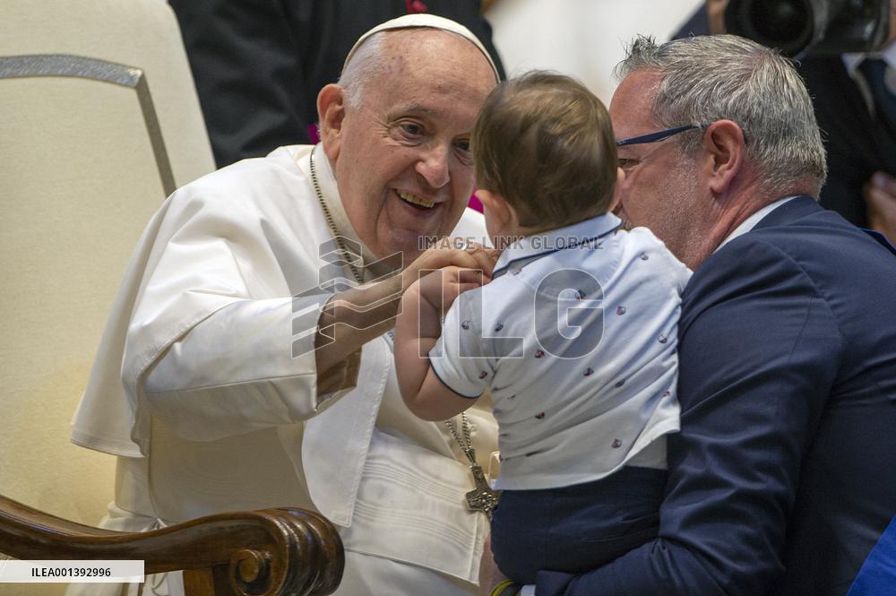 Pope Francis receives pilgrims from Concesio and Sotto il Monte in audience