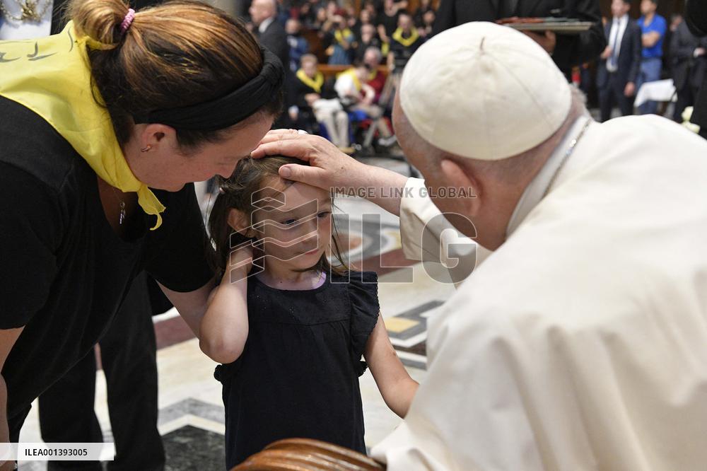 Pope Francis receives pilgrims from Concesio and Sotto il Monte in audience