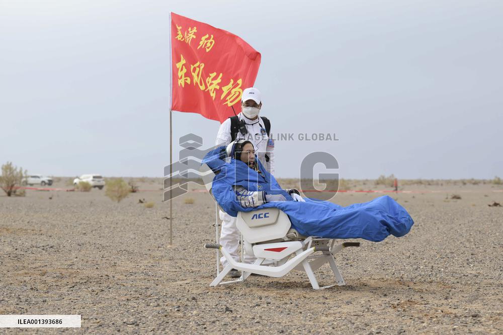 (EyesonSci)CHINA-SHENZHOU-15-RETURN (CN)