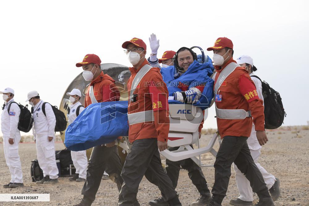 (EyesonSci)CHINA-SHENZHOU-15-RETURN (CN)