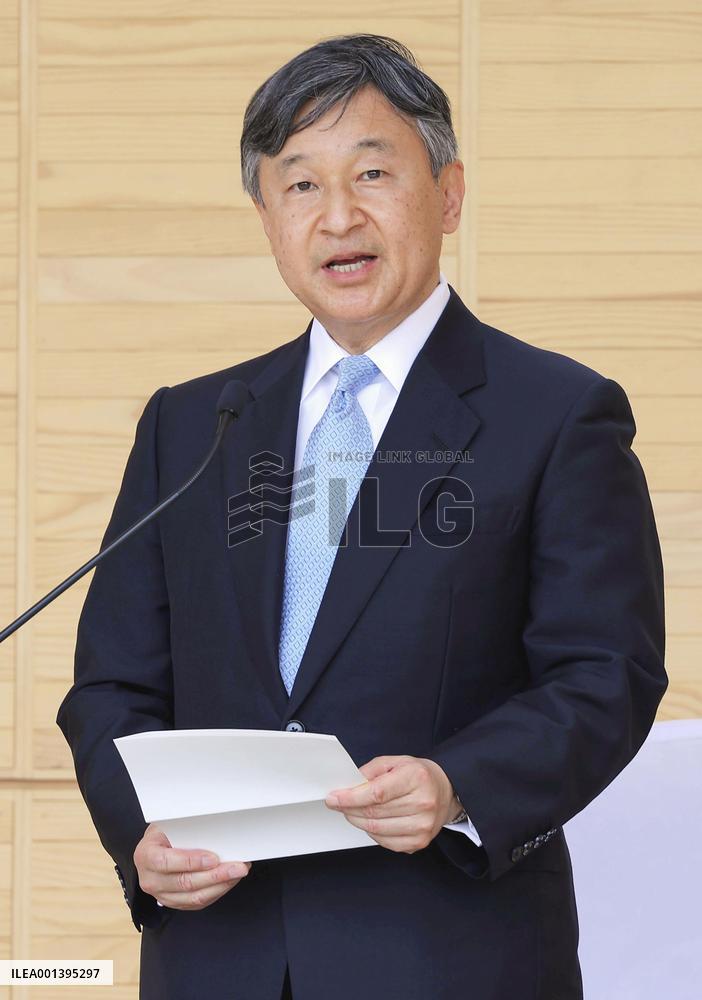 Japanese emperor at tree-planting ceremony