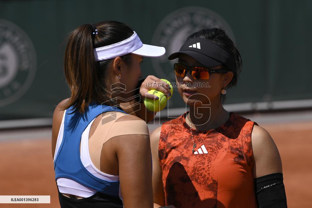 (SP)FRANCE-PARIS-TENNIS-ROLAND GARROS-FRENCH OPEN-WOMEN'S DOUBLES