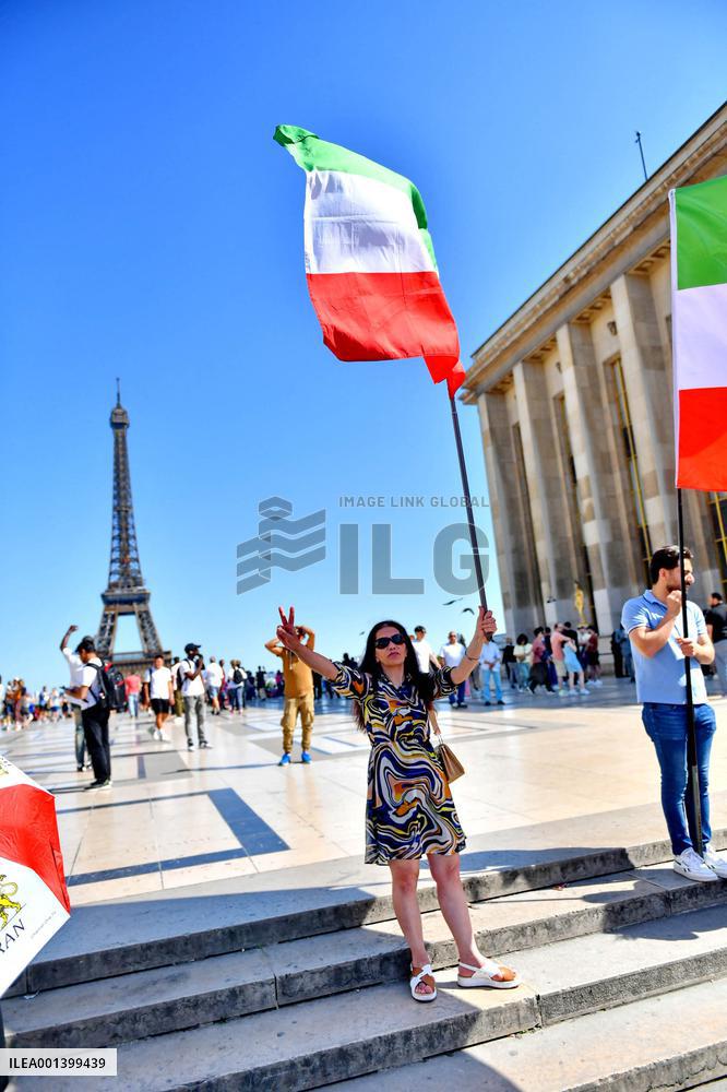 Rally Of Iranians Against The Regime Of Tehran - Paris