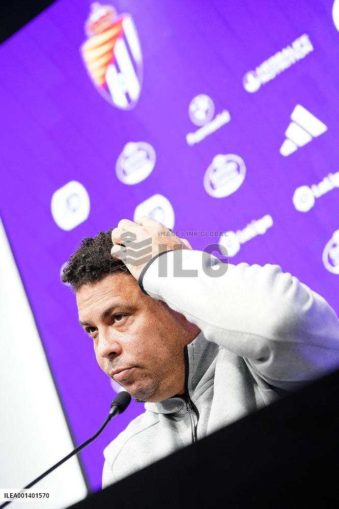 Ronaldo Nazario De Lima Press Conference - Valladolid