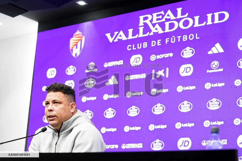 Ronaldo Nazario De Lima Press Conference - Valladolid