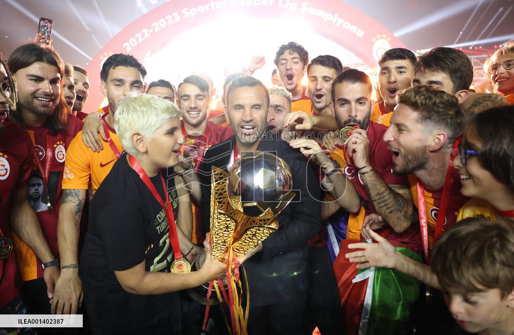 Galatasaray Players Enjoy Super Lig Championship Ceremony - Istanbul