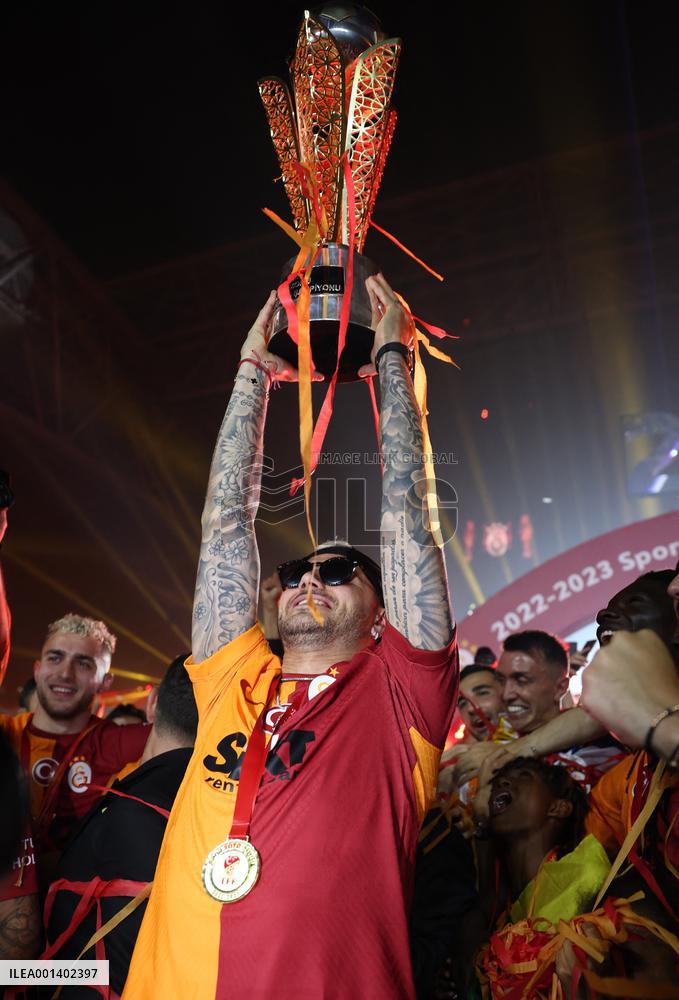 Galatasaray Players Enjoy Super Lig Championship Ceremony - Istanbul