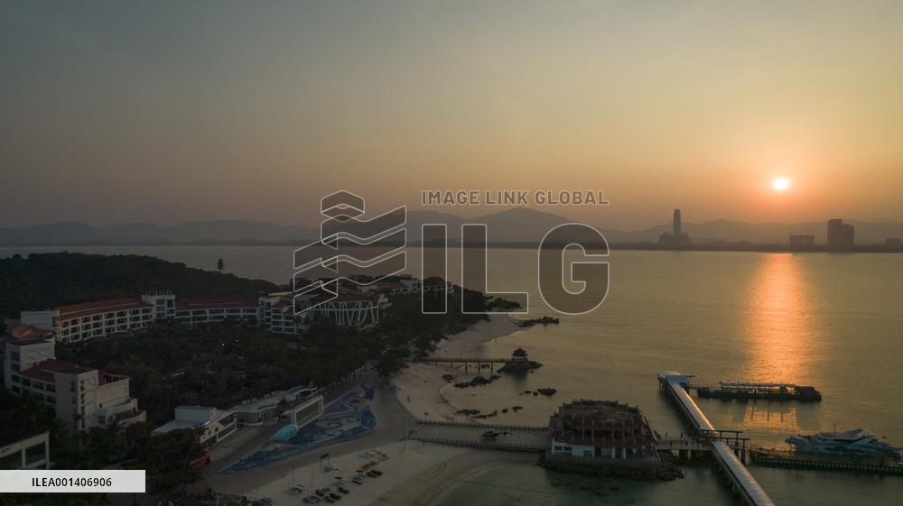 CHINA-HAINAN-SANYA-MARINE ENVIRONMENTAL PROTECTION-FRONT-LINE WORKER (CN)