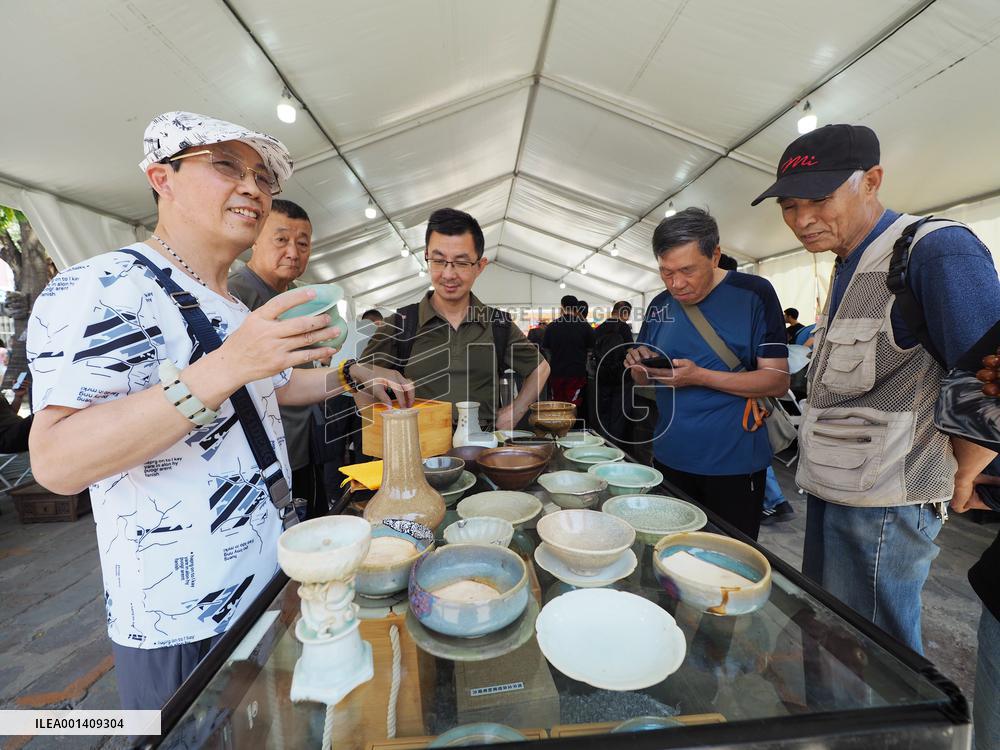 First Chinese Cultural Relics and Art Exchange In Beijing