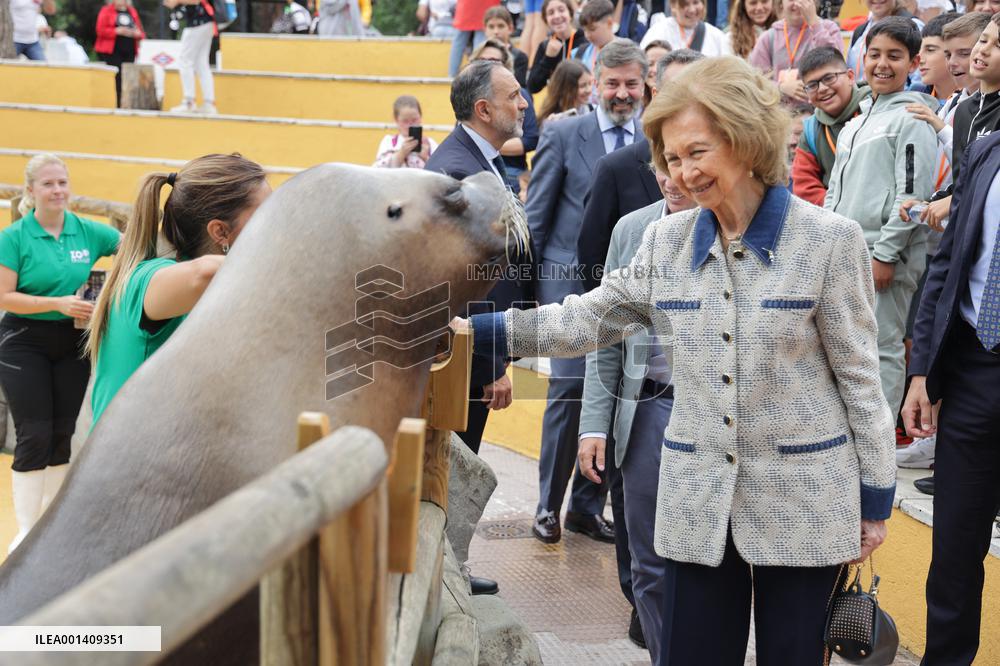 Queen Sofia Visits The Zoo - Madrid