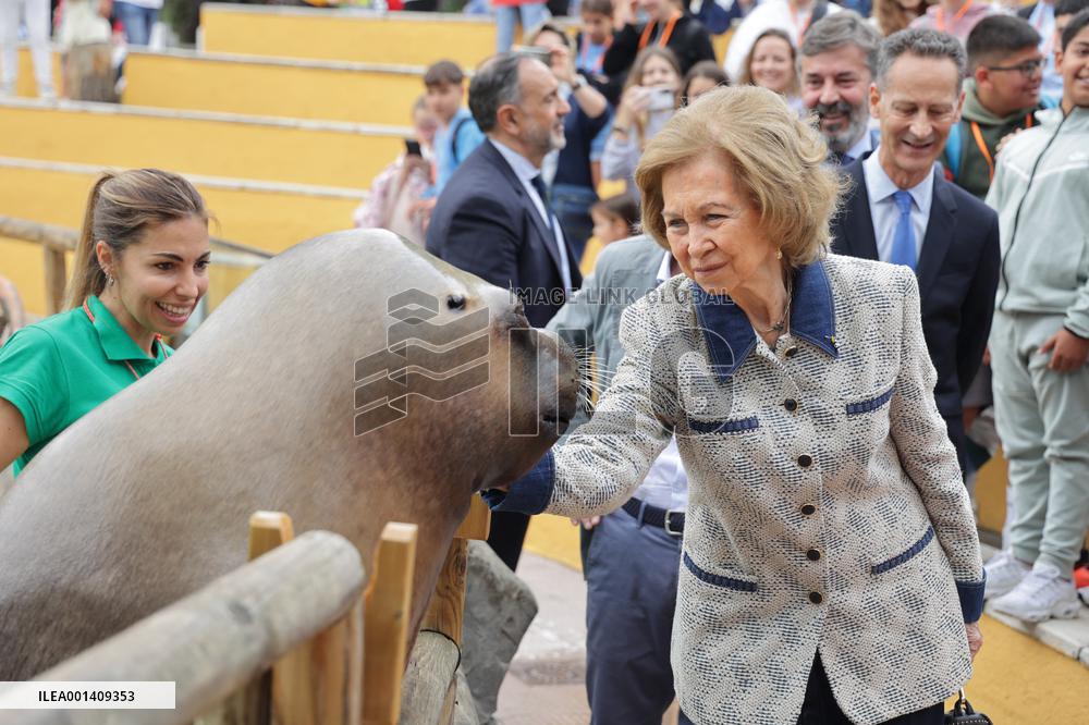 Queen Sofia Visits The Zoo - Madrid