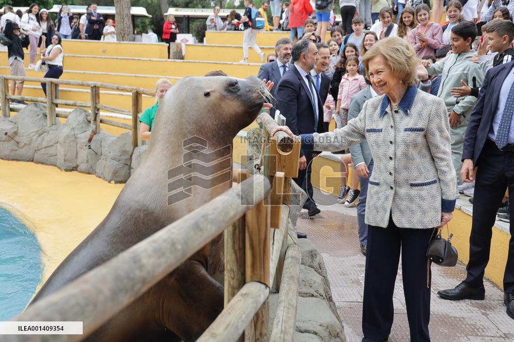 Queen Sofia Visits The Zoo - Madrid