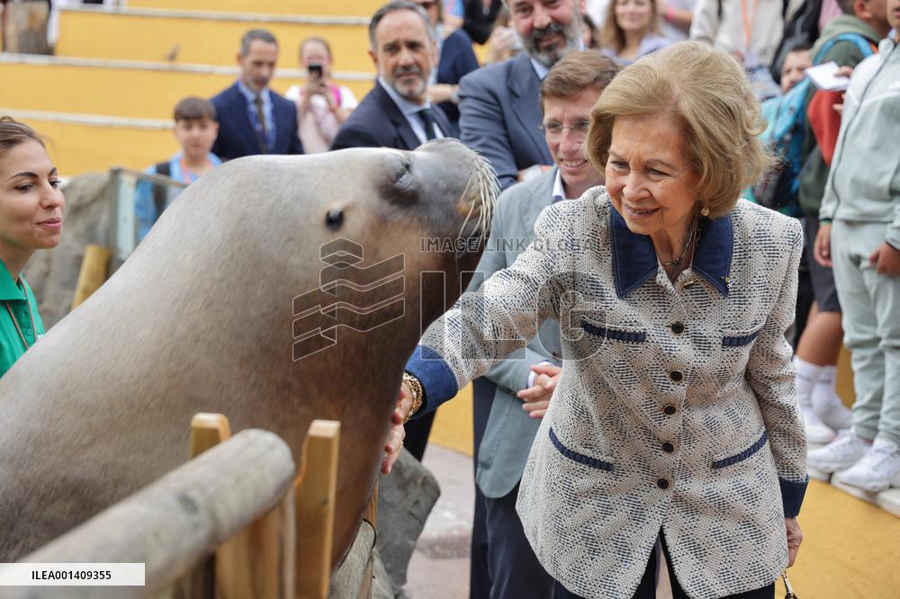 Queen Sofia Visits The Zoo - Madrid