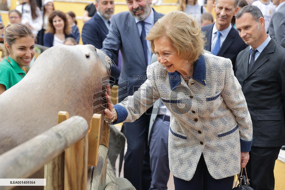 Queen Sofia Visits The Zoo - Madrid
