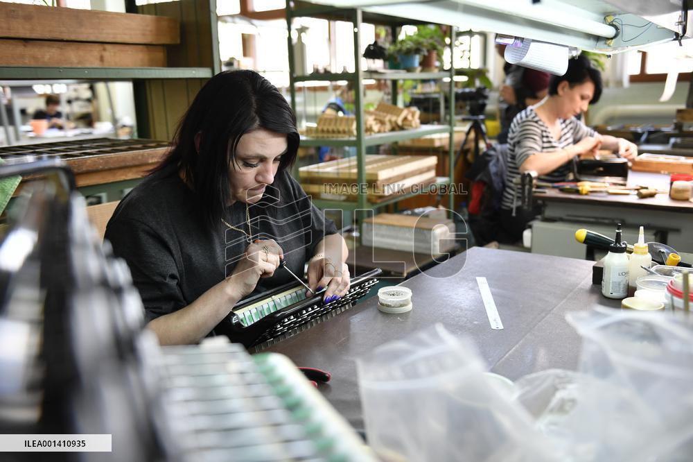 RUSSIA-MOSCOW-BAYAN-MAKING