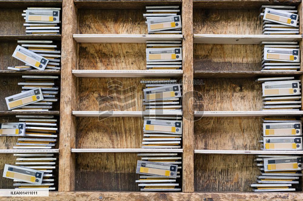 RUSSIA-MOSCOW-BAYAN-MAKING