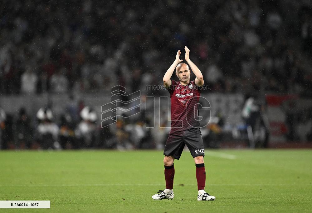 Football: Barcelona vs. Vissel Kobe friendly