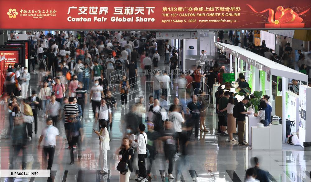 Xinhua Headlines: China moves to consolidate its growth prospects amid a string of economic data