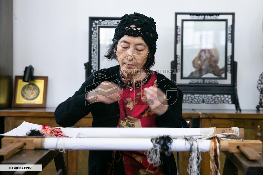 CHINA-CHONGQING-SHU EMBROIDERY (CN)