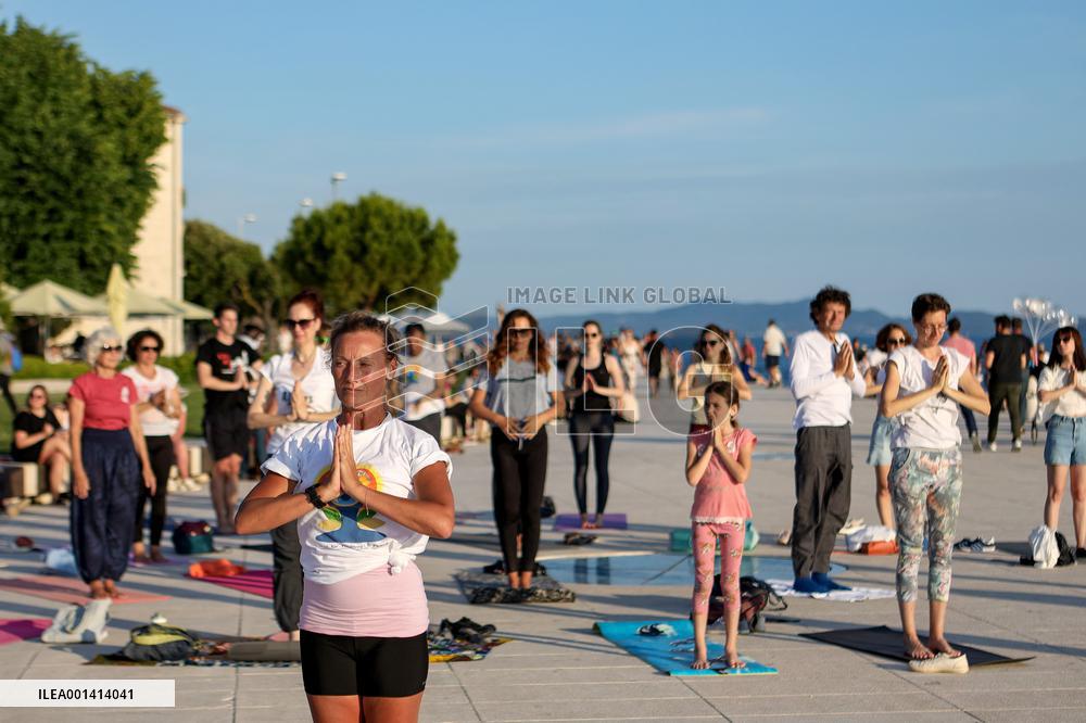 (SP)CROATIA-ZADAR-YOGA
