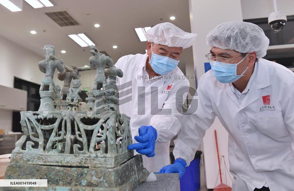 CHINA-SICHUAN-SANXINGDUI-RELIC RESTORER(CN)