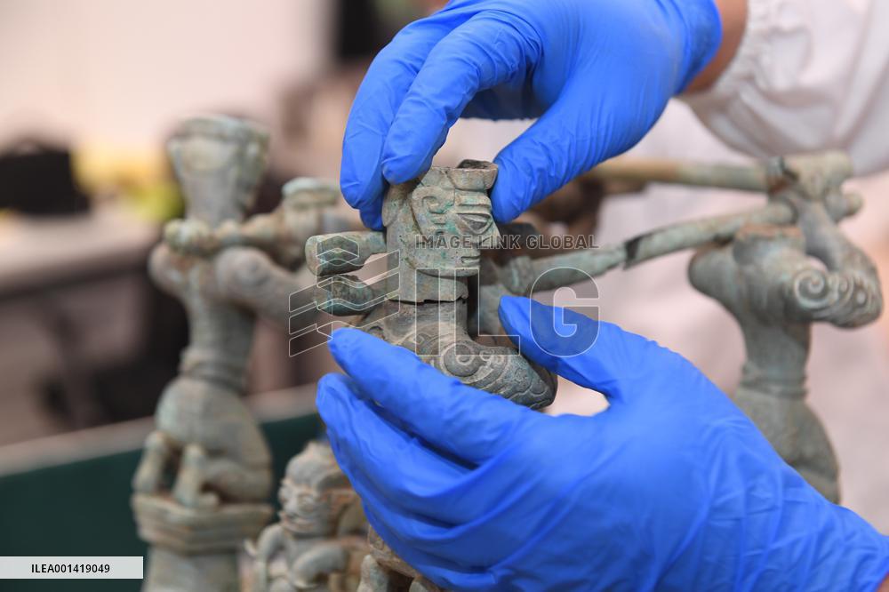 CHINA-SICHUAN-SANXINGDUI-RELIC RESTORER(CN)