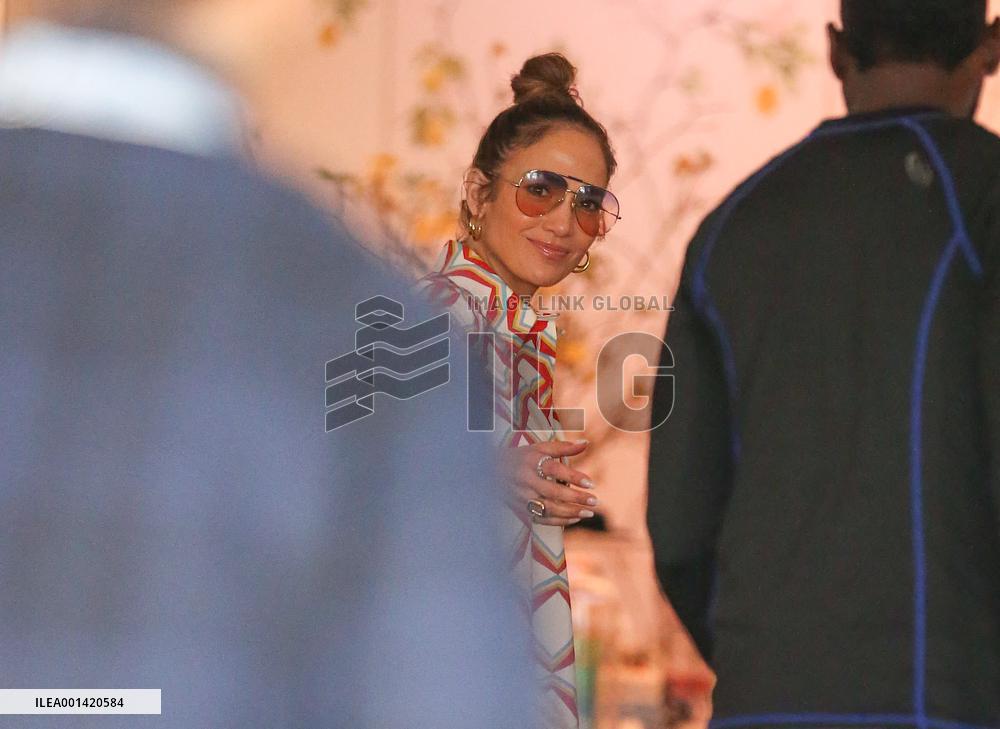 Jennifer Lopez Out - LA