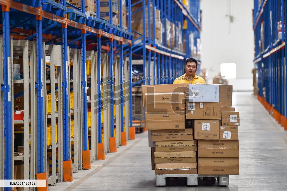 618 Shopping Festival Suning Logistics Center