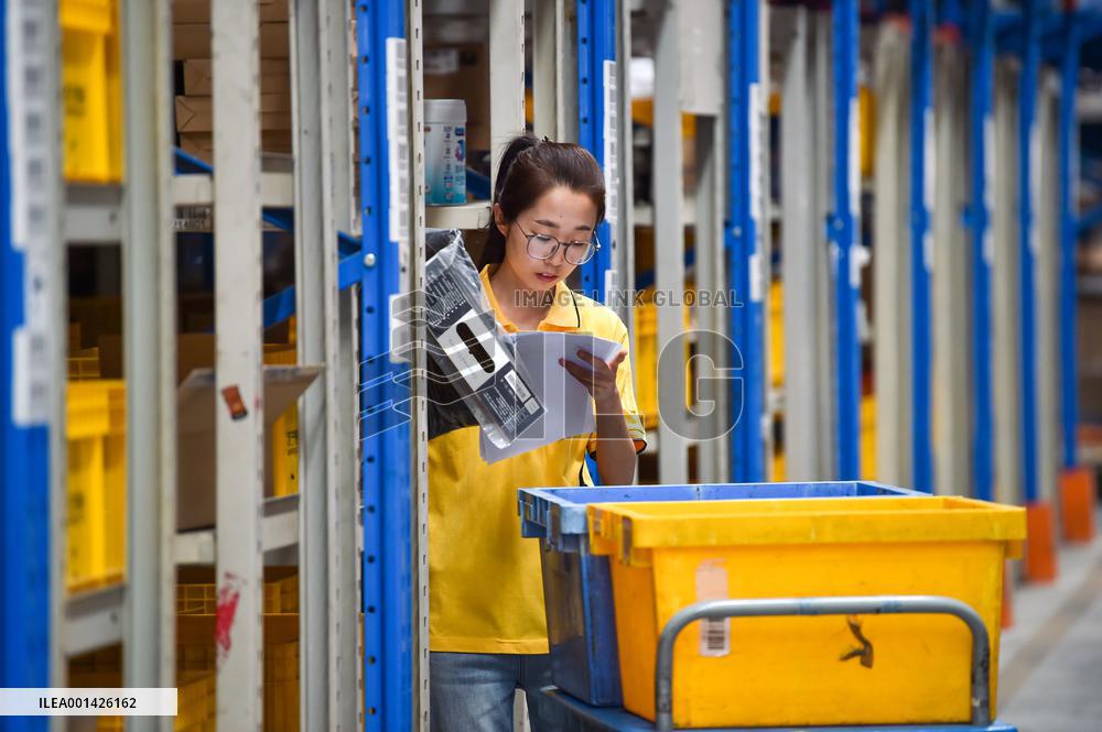 618 Shopping Festival Suning Logistics Center