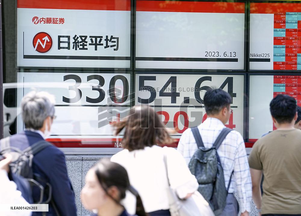 Tokyo stocks surge