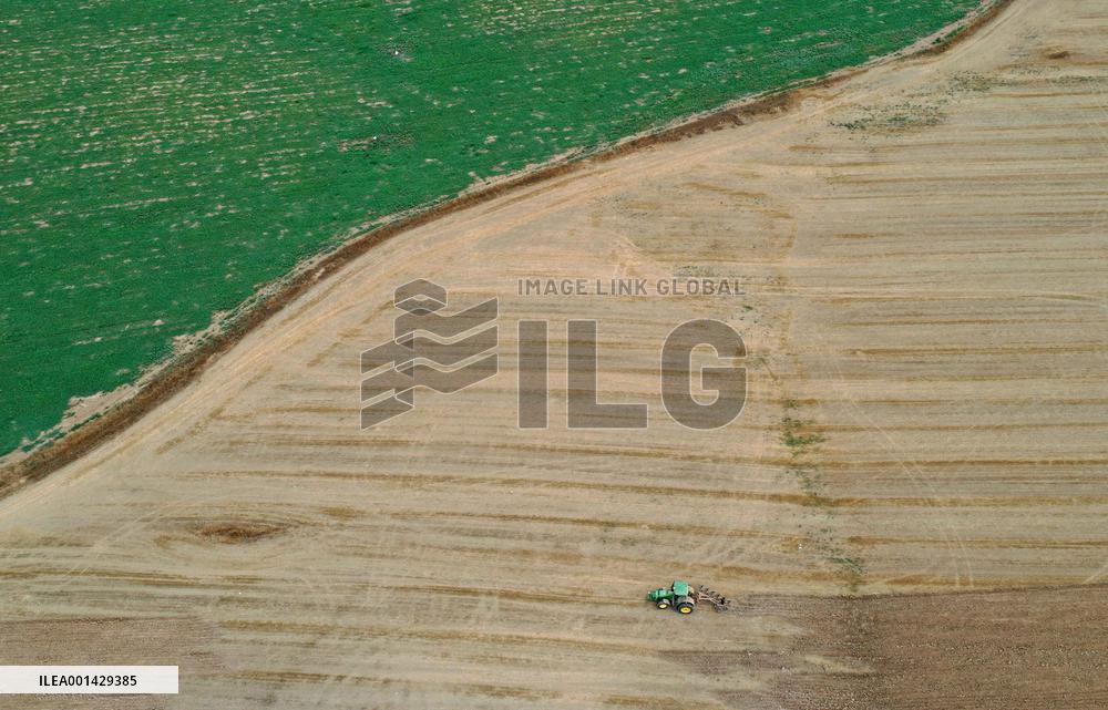ISRAEL-BE'ER SHEVA-NEGEV DESERT-FARMLAND