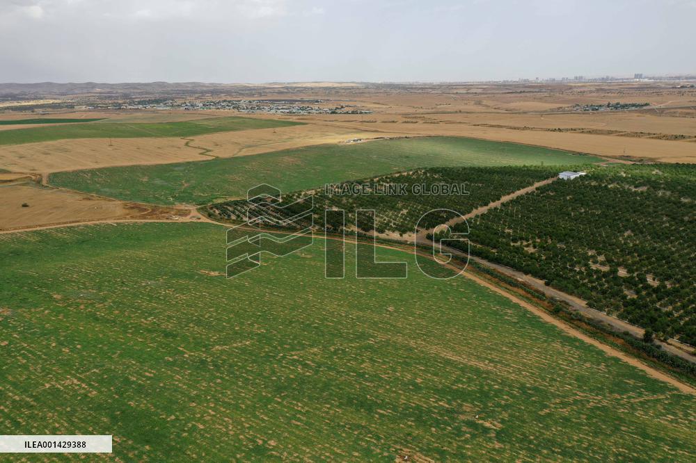 ISRAEL-BE'ER SHEVA-NEGEV DESERT-FARMLAND