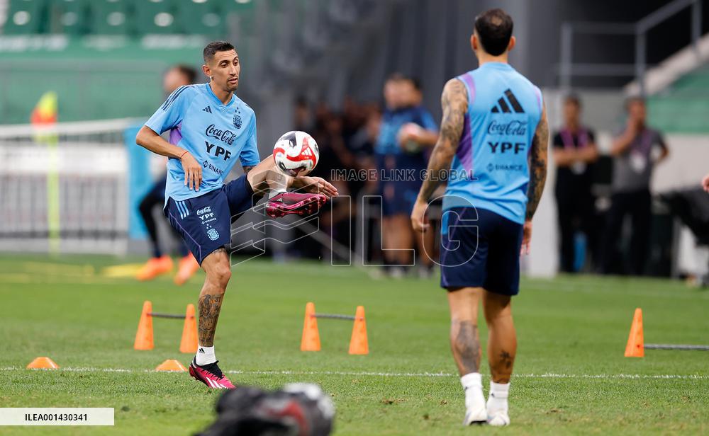 (SP)CHINA-BEIJING-FOOTBALL-INTERNATIONAL MATCH-ARGENTINA VS AUSTRALIA-TRAINING (CN)
