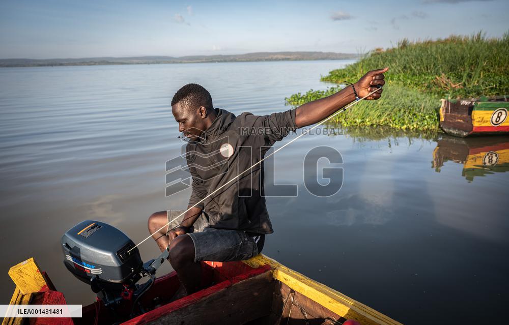 TANZANIA-MWANZA-LAKE VICTORIA-FISHERMAN