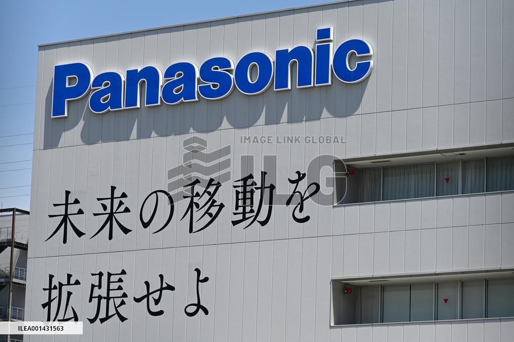 Exterior view and logo of the Panasonic Energy Suminoe Plant.