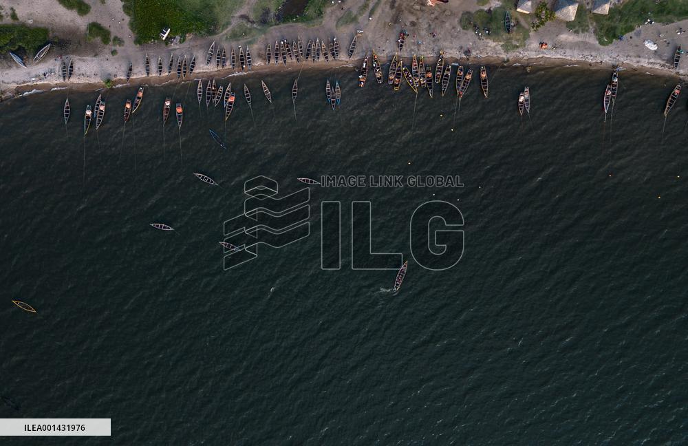 TANZANIA-MWANZA-LAKE VICTORIA-FISHERMAN