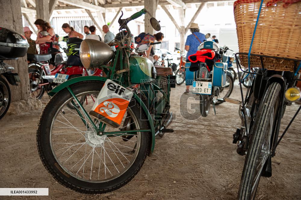 Gathering of Old Mopeds - Piney