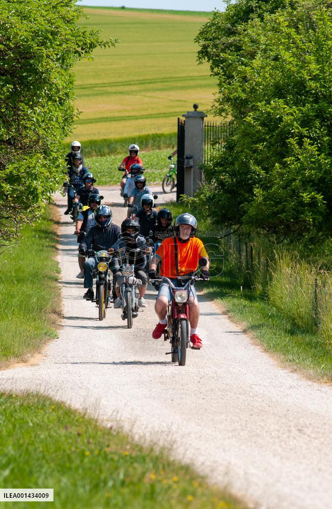 Gathering of Old Mopeds - Piney